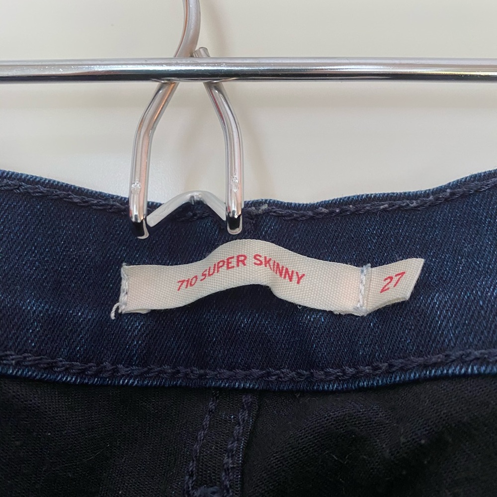 Dark denim Levi “super skinny” jeans